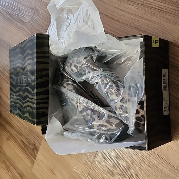 Moda Spana Plebe Platform Peep-Toe Heels, Size 11 - Picture 14 of 14